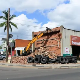 demolição borracharia