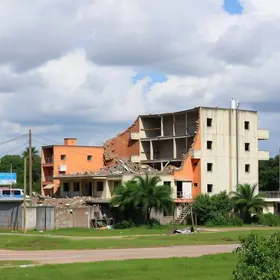 demolições em áreas públicas na zona Norte de Manaus